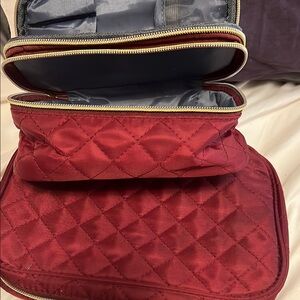 Elegant emerald set of cosmetics bag and jewelry traveler